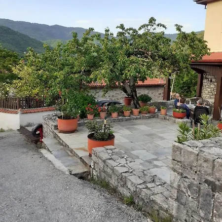 4εποχές Πανσιόν Αγία Τριάδα